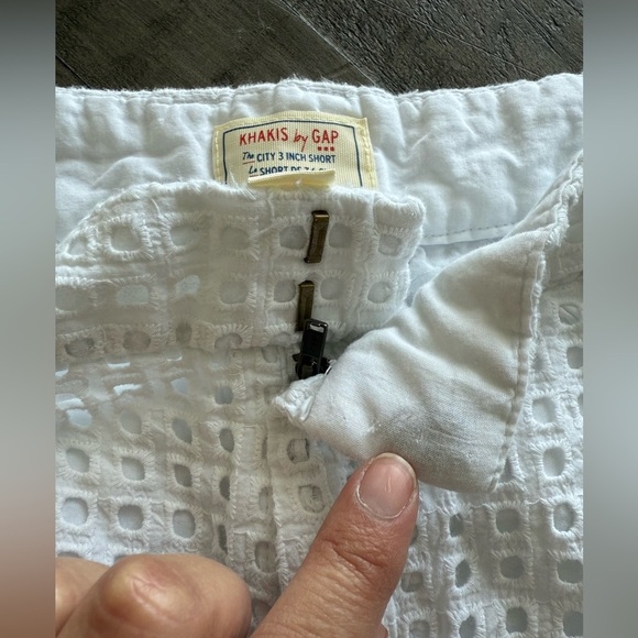 Khakis by GAP The City Short, size 10. - Picture 8 of 8